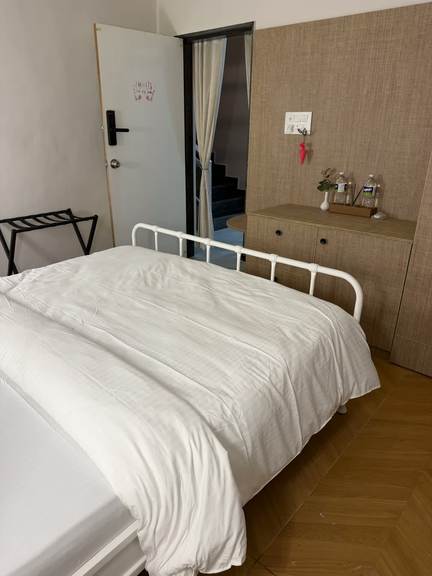 Guest bedroom